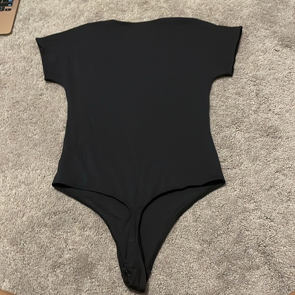 COPY - Aritzia Babaton Contour Bodysuit - Picture 2 of 4